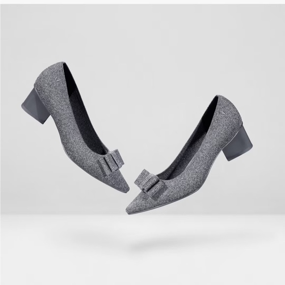 Vivaia Titli Sustainable Pointed Toe Low Heel Retro Bow Accent Size 38.5 - Picture 1 of 11